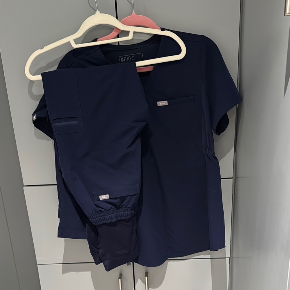 FIGS maternity scrub set small